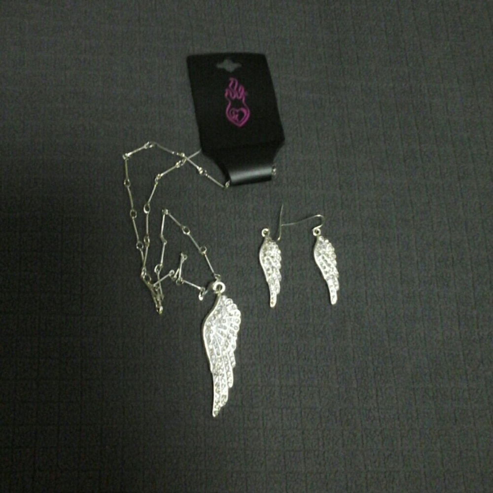 RHINESTONE WING SET OF NECKLACE AND EARINGS.
